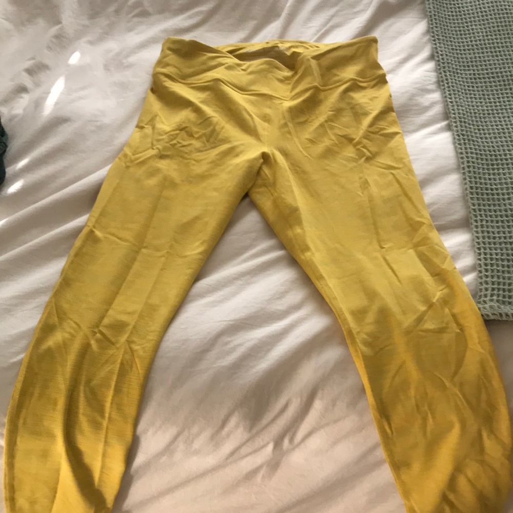 Outdoor Voices Techsweat flex in yellow - Picture 2 of 4